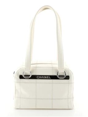 CHANEL Quilted Leather Shoulder Bag